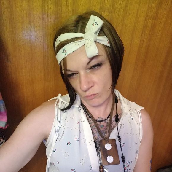 Meet your Posher, Roxane - Picture 1 of 1